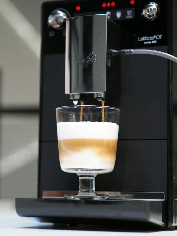 Kawa mleczna w ekspresie Melitta Latticia OT