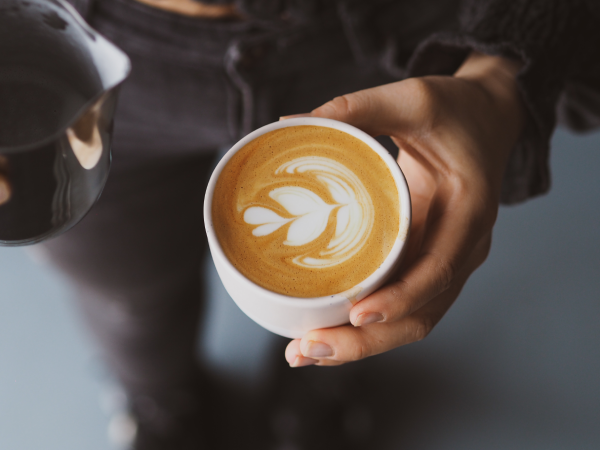 Free pouring - gotowy wzór tulipana