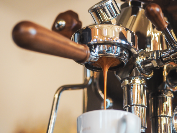 Free pouring - przygotuj espresso i spien mleko