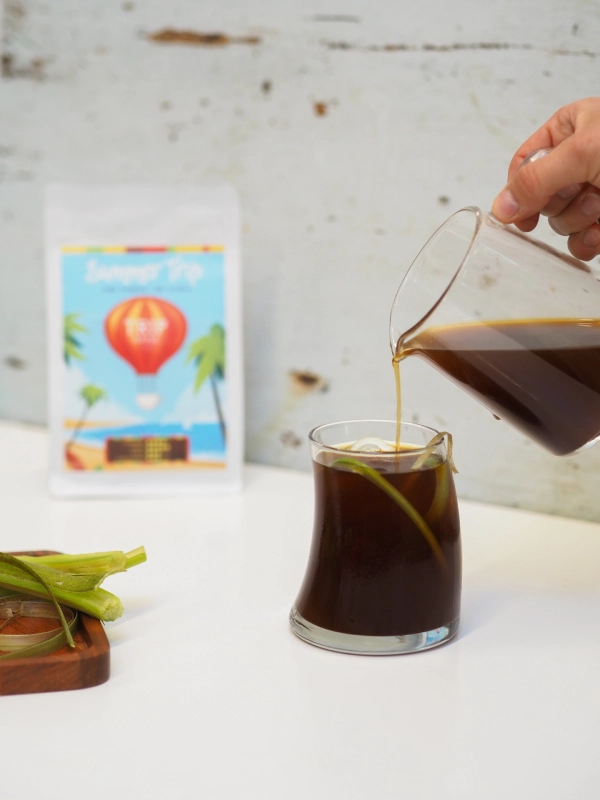 Gotowe Rabarbarowe Cold Brew z kawą Trip Coffee Summer Trip