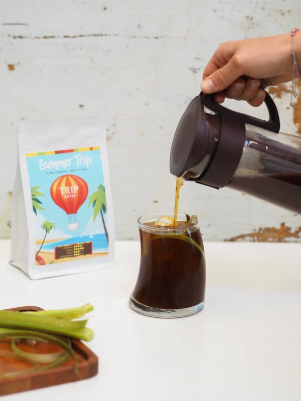 Gotowe Rabarbarowe Cold Brew z kawą Trip Coffee Summer Trip