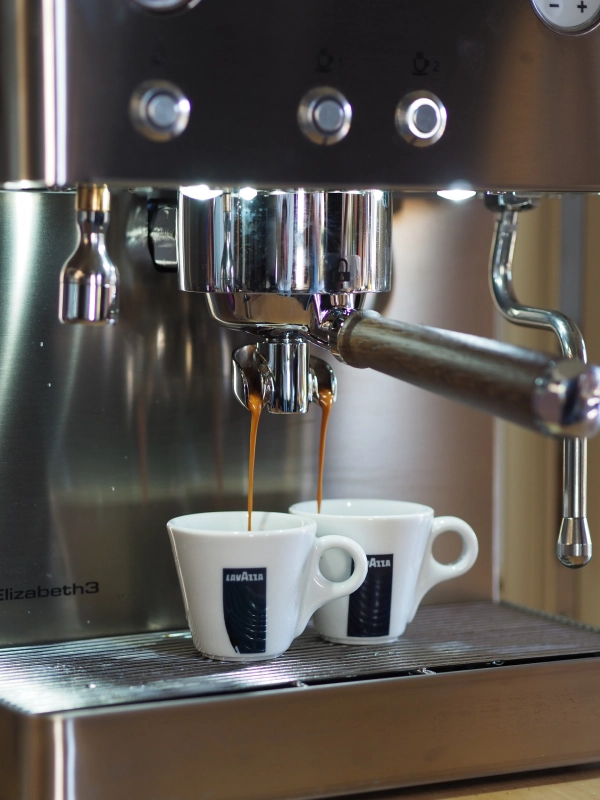 Espresso przygotowane w ekspresie kolbowym Lelit Elizabeth3
