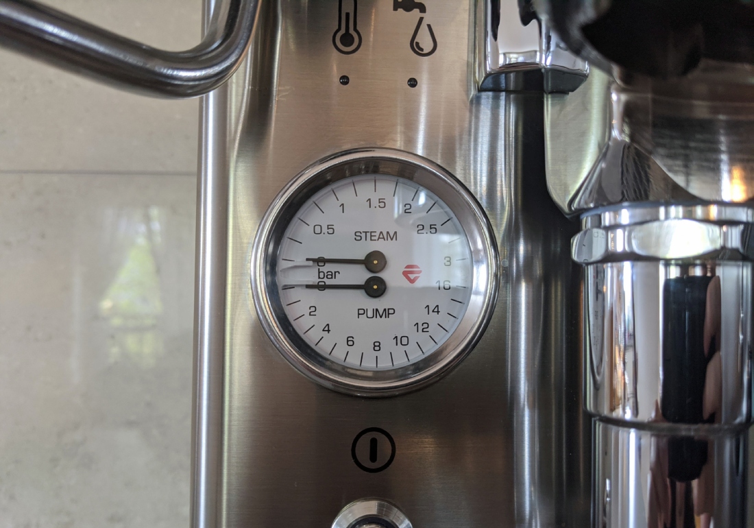 Manometr w ekspresie Lelit MaraX