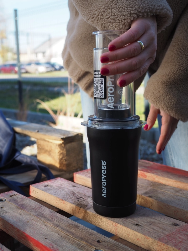 AeroPress Go Plus z kubkiem termicznym