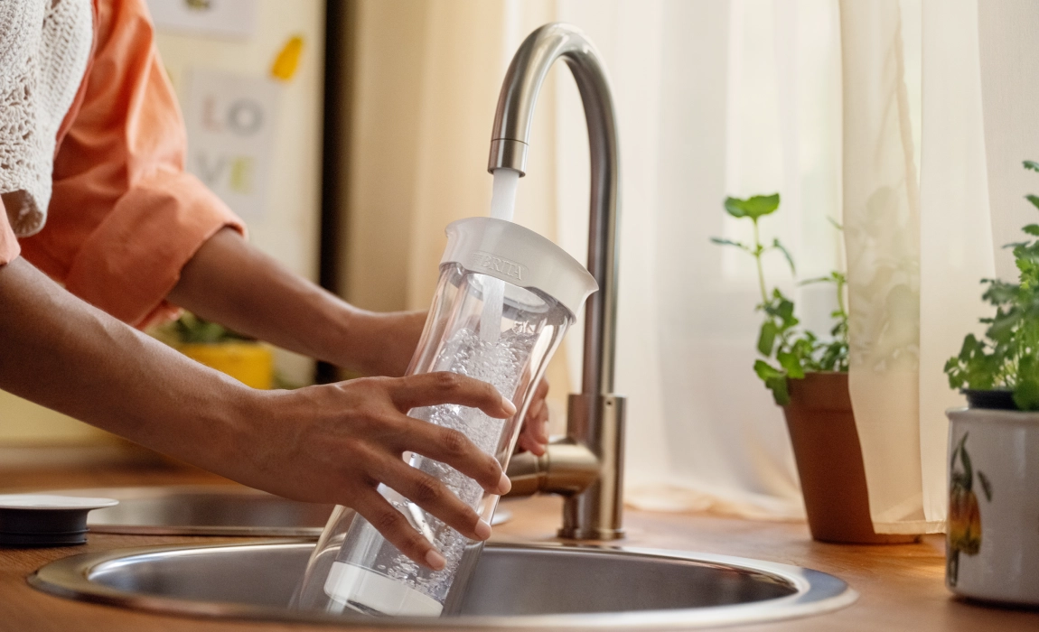 Karafka do wody z filtrem BRITA - elegancka na stole, wygodna w lodówce