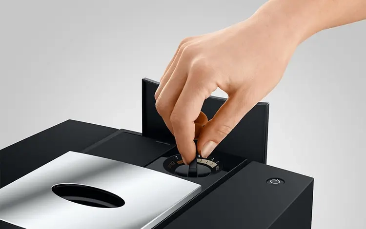 Mielenie kawy w ekspresie JURA E10 Onyx Grey (EA)