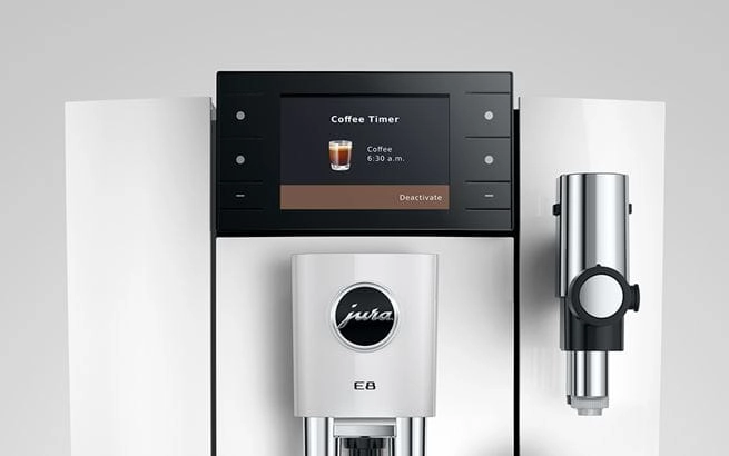 Duży wyświetlacz w ekspresie Jura E8 Piano White (ED)