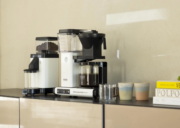 Moccamaster KBG Select Matte White podczas przygotowywania kawy Moccamaster KBG Select Matte White podczas przygotowywania kawy