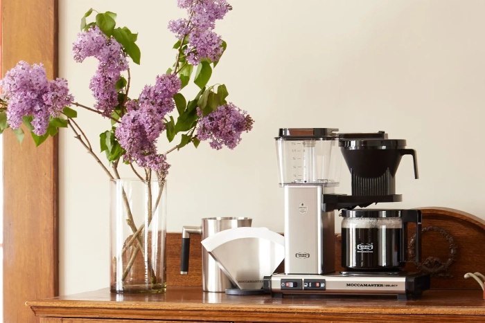 Moccamaster KBG Select Polished Silver w domowym wnętrzu