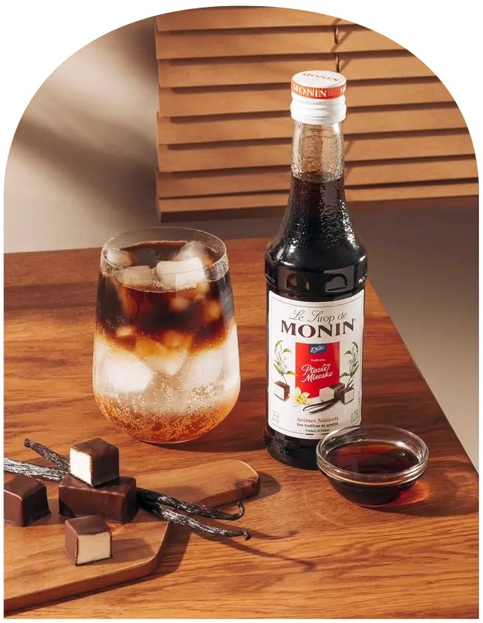 Espresso tonic z syropem MONIN Ptasie Mleczko