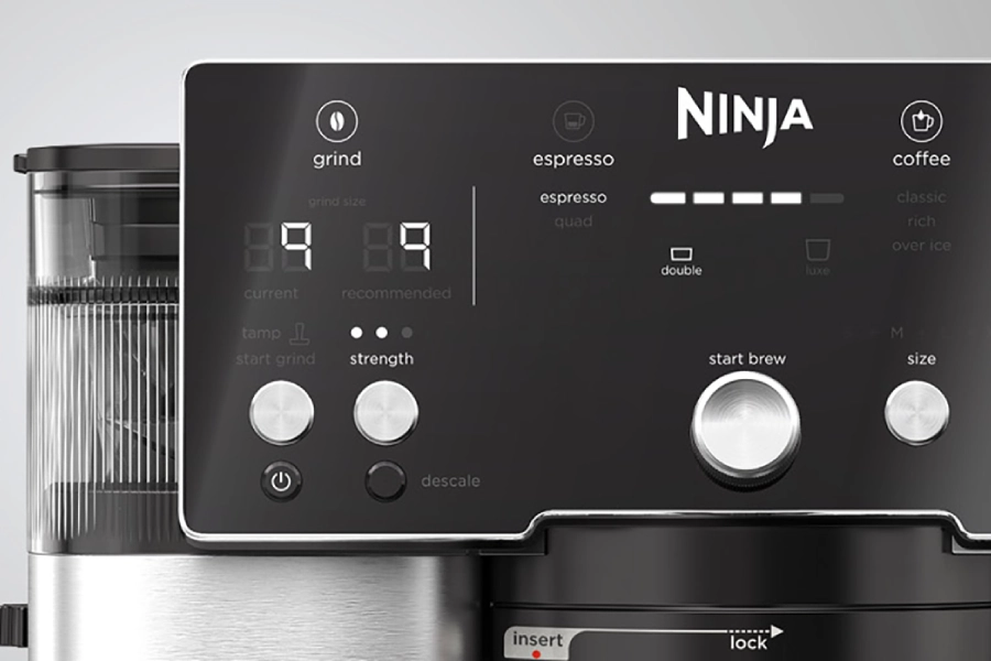 Wbudowany młynek i waga w ekspresie Ninja Luxe Café Essential ES501EU