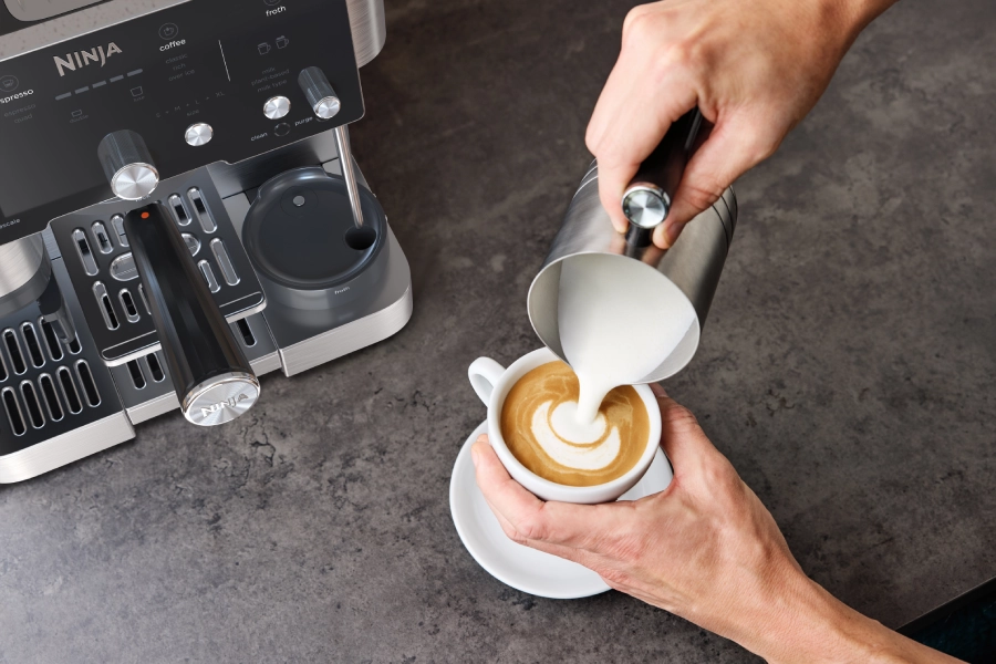 Automatyczne spienianie mleka Ninja Luxe Café Essential ES501EU