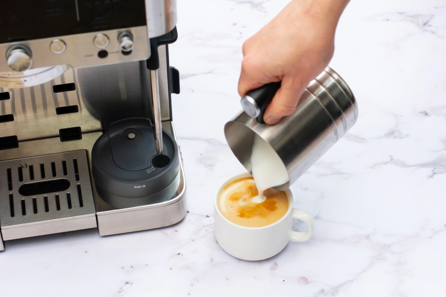 Automatyczne spienianie mleka Ninja Luxe Café Premier ES601EUGM
