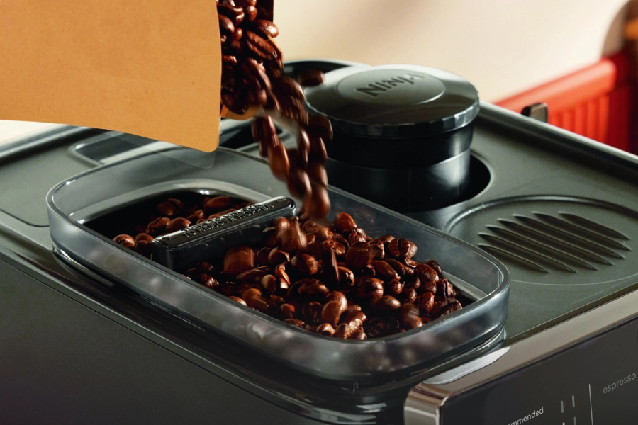 Wbudowany młynek i waga w Ninja Luxe Café MINI ES301EU