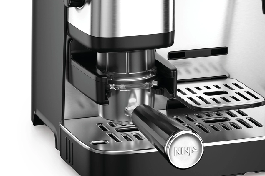 Tamper ze wspomaganiem w Ninja Luxe Café MINI ES301EU