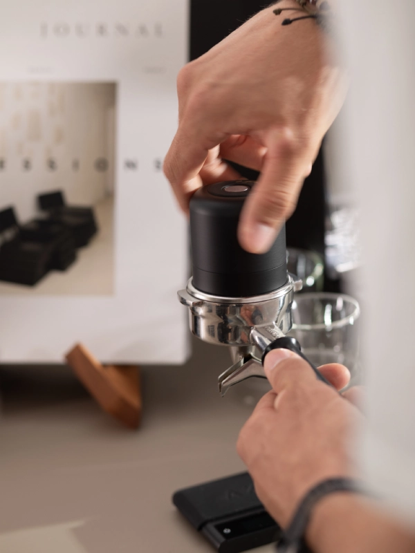 Zbiornik kompatybilny z portafiltrami 58 mm w młynku Varia VS4