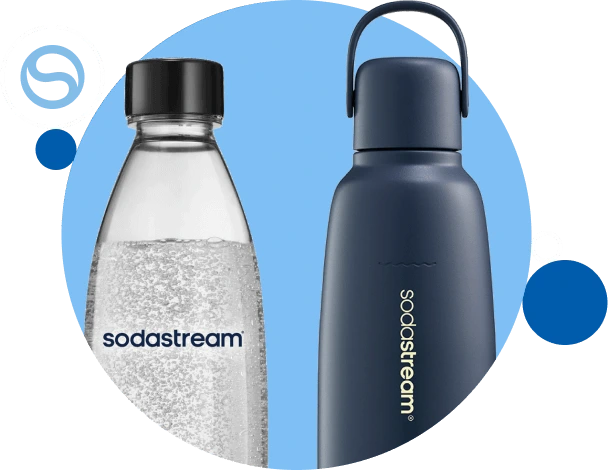 Trzy różne maszyny SodaStream do napojów gazowanych, ukazujące różne style i funkcje, ustawione w rządku.
