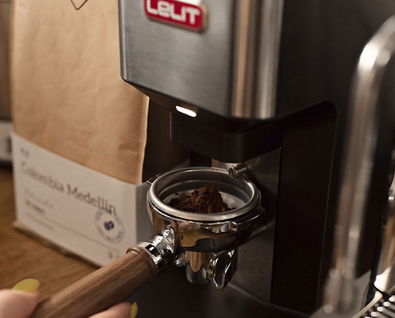 Młynek do kawy espresso pozwala idealnie drobno zmielić kawę Młynek do kawy espresso