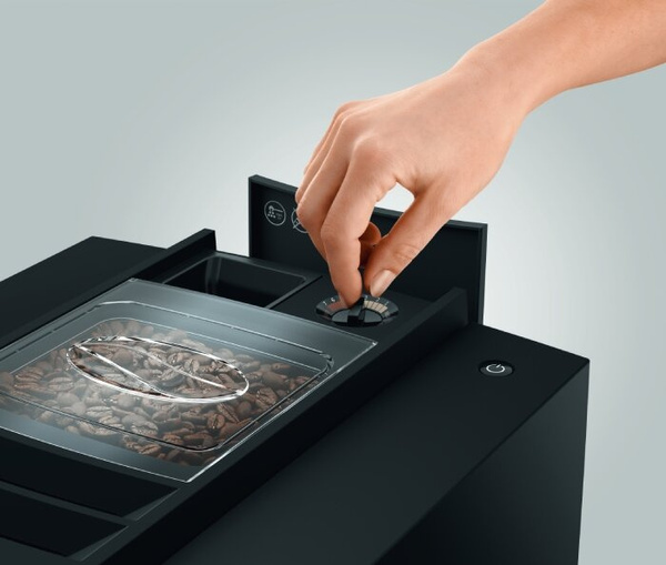 OUTLET 6599 - Ekspres do kawy Jura E8 Piano Black (EC)