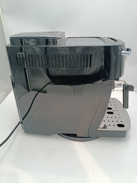 OUTLET17655 - Ekspres do kawy DeLonghi Magnifica ECAM 22.110.B