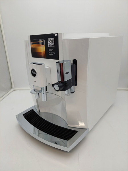 OUTLET 9767 - Ekspres do kawy Jura E8 Piano White (EC)