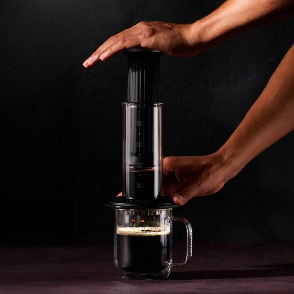 Zaparzacz do kawy AeroPress Premium Black - Czarny