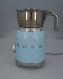OUTLET 6581 - Spieniacz do mleka Smeg MFF11PBEU - Błękitny