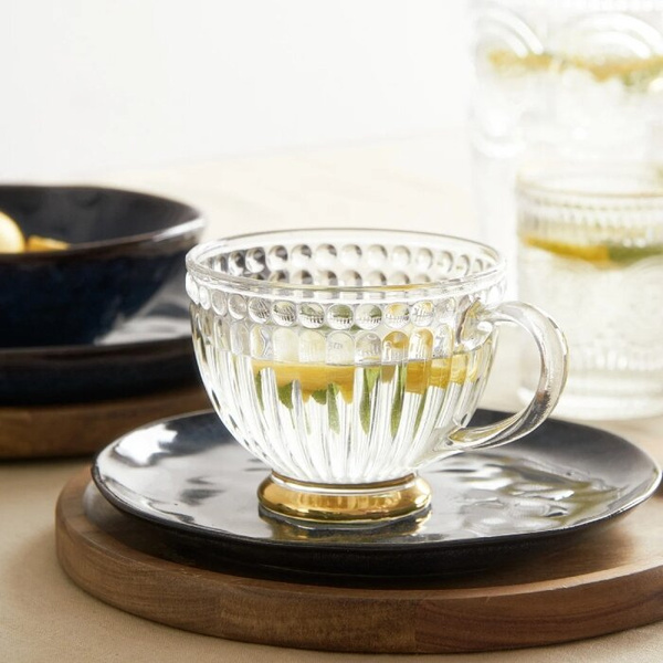 Filiżanka HOMLA BARREL 360 ml - w paski ze złotą nóżką 