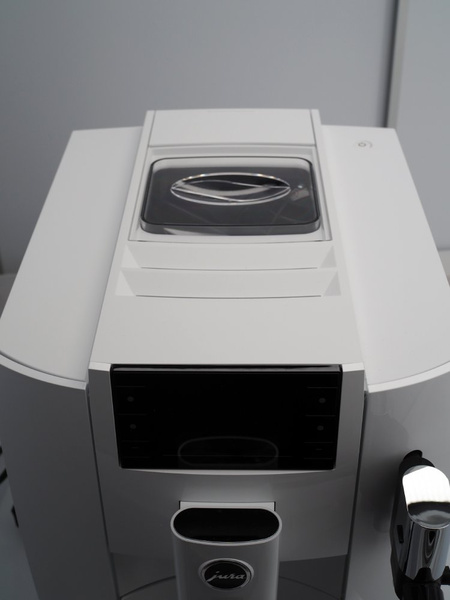 OUTLET 5588 - Ekspres do kawy Jura E8 Piano White (EC)