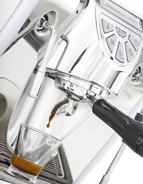 Ekspres do kawy Nuova Simonelli Musica Black z podłączeniem do wody