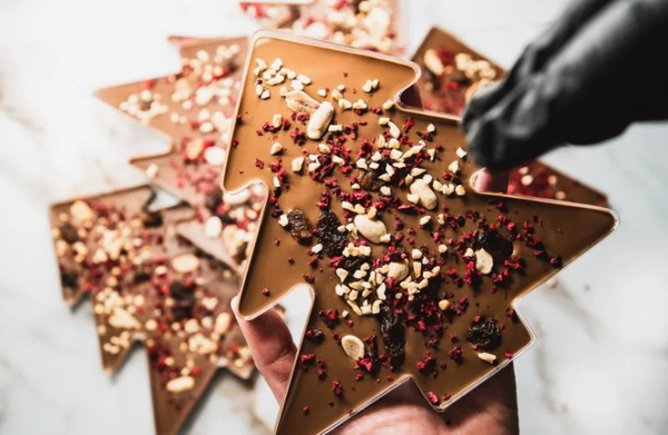 Czekolada mleczna Karmello w kształcie choinki 110g