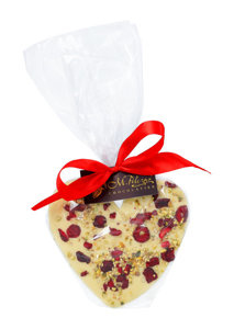 Serce z białej czekolady M.Pelczar Chocolatier dekorowane wiśniami i pistacjami 130g