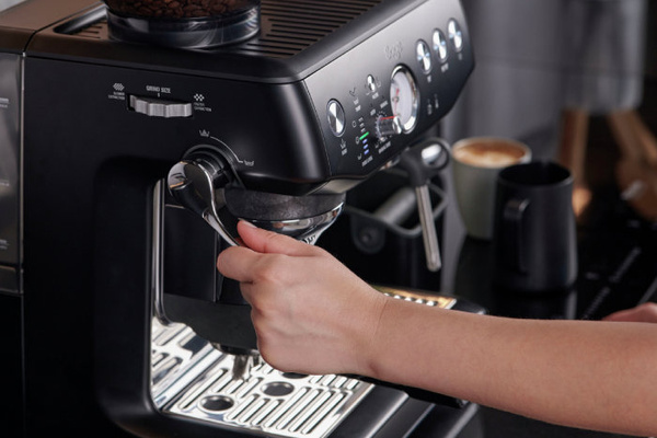 Kolbowy ekspres do kawy Sage The Barista Express Impress SES876BTR + 1KG KAWY GRATIS