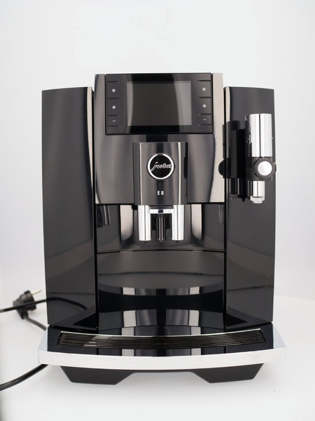 OUTLET 6599 - Ekspres do kawy Jura E8 Piano Black (EC)