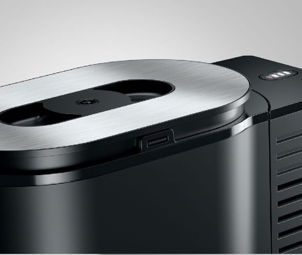 Czarna chłodziarka do mleka JURA Cool Control  2,5l