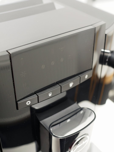 OUTLET 6831 - Ekspres do kawy Jura E4 Piano Black (EA)