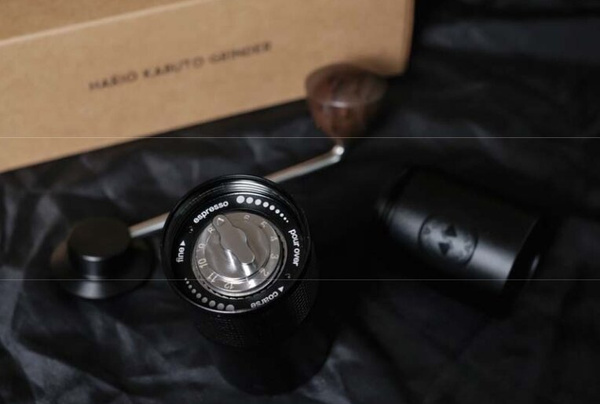 Młynek do kawy HARIO Kabuto MKBT-1B Coffee Grinder - Czarny