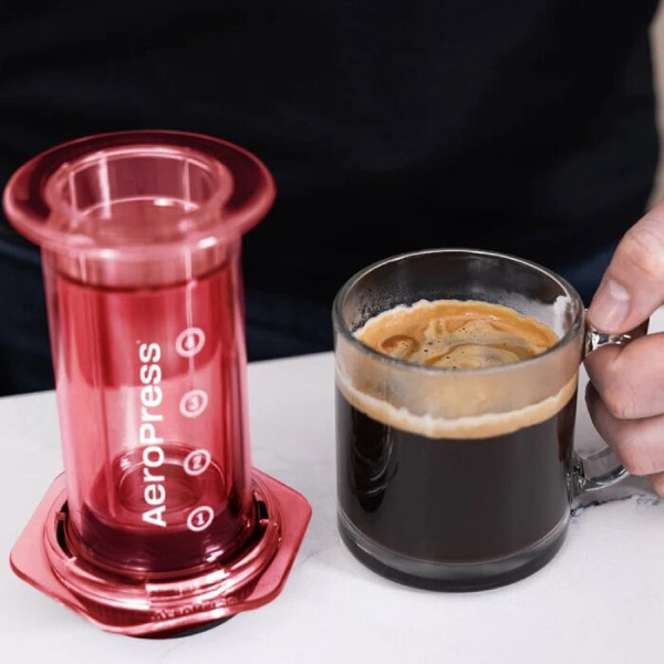 Zaparzacz do kawy AeroPress Clear - Czerwony