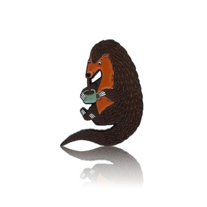 Przypinka - Mrówkojad pijący kawę