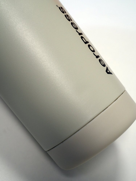 OUTLET - Zaparzacz do kawy AeroPress Go Plus - Kremowy