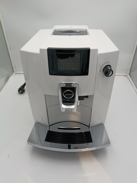 OUTLET 20315 - Automatyczny ekspres do kawy JURA E6 Piano White 2020