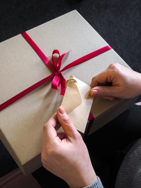 Zestaw prezentowy z kubkiem termicznym, kawą mieloną i czekoladą