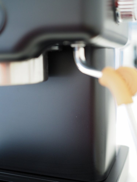 OUTLET 9996 - Ekspres do kawy AVX EM3202BE  Black Edition - Czarny