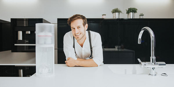 Dzbanek filtrujący wodę BWT AQUAlizer Station + 1 wkład + 1 szklana karafka