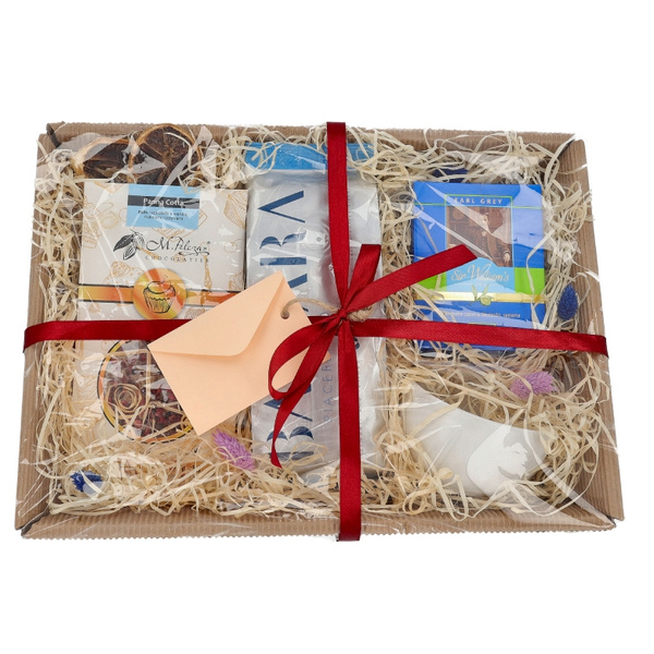 Zestaw prezentowy dla chłopaka z kawą, herbatą, czekoladą i kubkiem