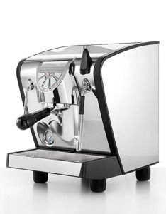 Ekspres do kawy Nuova Simonelli Musica Black z podłączeniem do wody