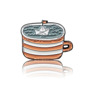 Przypinka - Morze w kubeczku