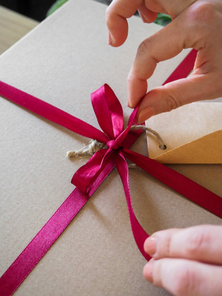 Zestaw prezentowy z kubkiem termicznym, kawą mieloną i czekoladą