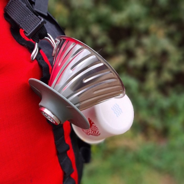 Metalowy Drip Hario Outdoor V60-02  z silikonową podstawką 