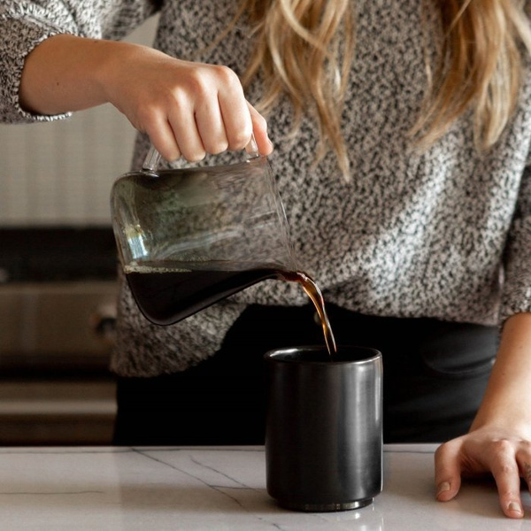 Serwer Fellow Mighty Small Glass Carafe 500ml - Szkło dymione